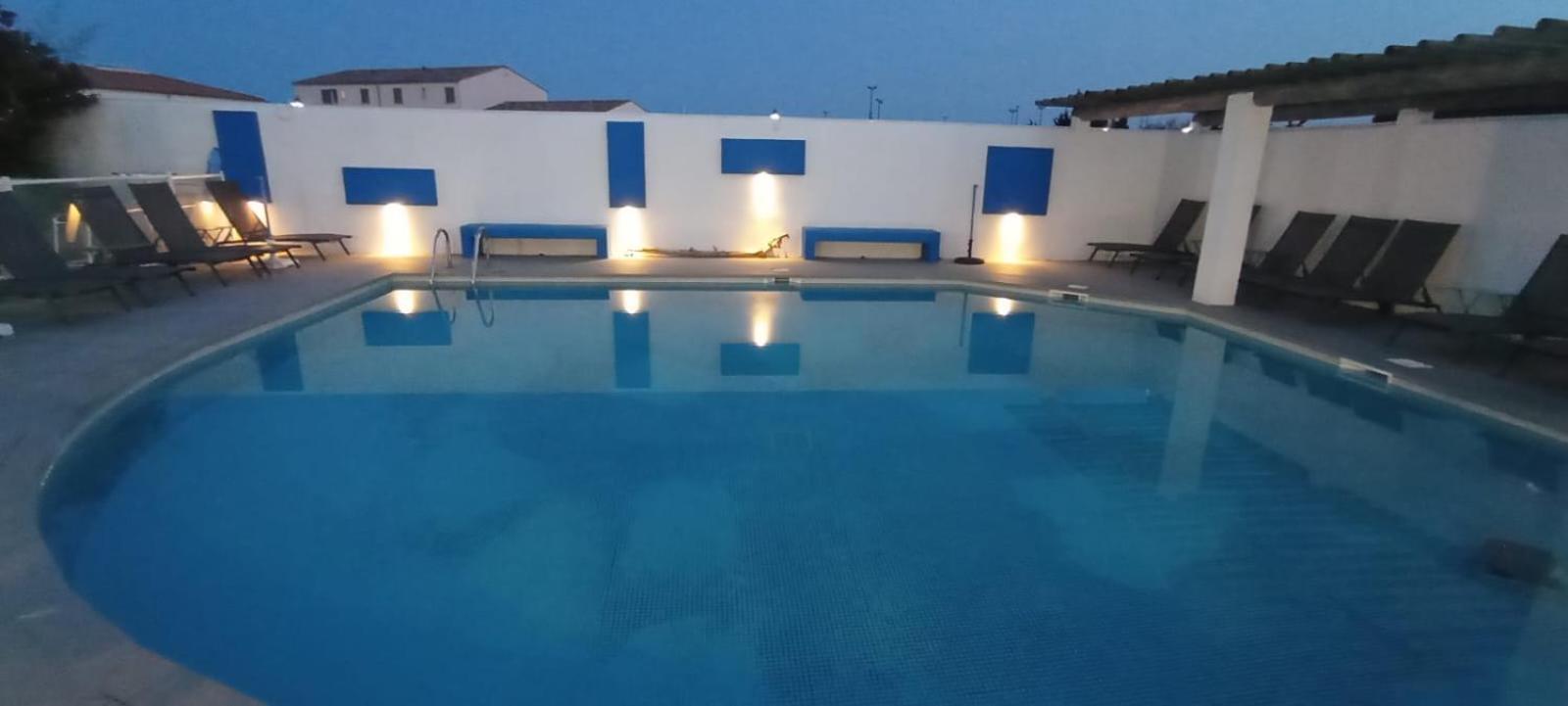 Hotel Le Bleu Marine Saintes-Maries-de-la-Mer Exterior photo